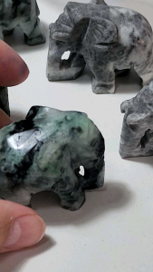 ช้างหยก หยกแท้พม่า งานแกะมือ ขนาด3×5cm ช้างเสริมโชคลาภ เสริมบารมี พร้อมส่งค่ะ