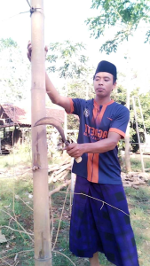 arit rombes atau sabit ramban ketebalan 1 cm buat tebas kayu dan ranting besar asli Madura paterongan Bangkalan bahan baja per mobil truk