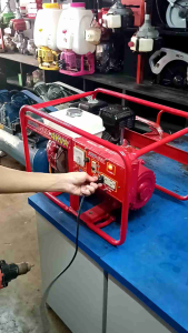 เครื่องปั่นไฟฟ้า เบนซิน SAKARI 2800 w. 5.6 HP 13 A. 220 V. 4 จังหวะ รุ่น GEN 4KVA - ผู้ใช้งานช่วยเพิ่มความสะอาดในบ้าน