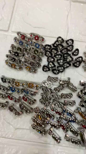 Bros Dagu Kecil Isi 12 Pcs: Bros Dagu Mini Korea 1 Lusin Berbagai Motif