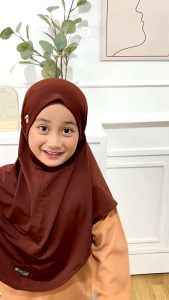 Mahira Seragam Sekolah SDaffi & Jilbab Instan Terbaru