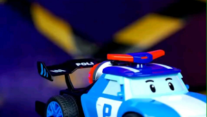 Xe điều khiển cảnh sát POLI chính hãng kèm pin sạc nhựa an toàn cho trẻ em chịu va đâp có đèn led và hệ thống phun sương nhả khói