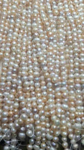 ไข่มูกน้ำจืด Freshwater Pearl 💯% สีธรรมชาติ ขนาด 7-8 มิล สีธรรมชาติ ทะลุยาวเส้น 12 นิ้ว ไม่มีตะขอ (มีเปรียบเทียบกับสีธรรมชาติ) 💗 สินค้า พร้อม ส่ง