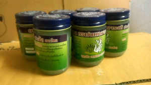 น้ำมันนวด หม่องว่านหางจระเข้[สูตรเย็น]  ขนาด 50 กรัม เซต. 3 ขวด