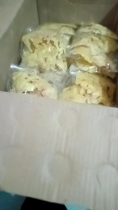 Peyek Premium Varian kacang kemasan toples 5 liter.