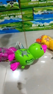 mainan anak bebek lucu dan lampu /mainan baterai bebek lampu/mainan bebek lucu berjalan ada suara bo 36