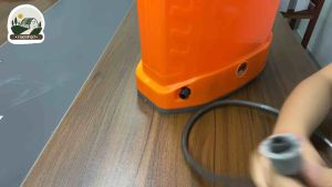 เครื่องพ่นยาแบตเตอรี่ 12ลิตร 16ลิตร 20ลิตร ถังพ่นยาแบตเตอรี่ เครื่องพ่นยา ถังมีความหนาพิเศษ 12V8AH ปรับแรงดันได้ เครื่องพ่นแบต ยี่ห้อ ช้าง เครื่องพ่นยาแบตเตอรี่ 12 ลิตร - Lazada