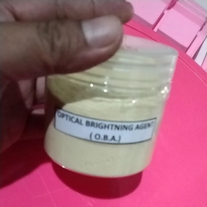 OBA kemasan Toples: Pencerah Warna Pakaian\\n\\n Apa itu Optical Brightening Agent (OBA)?\\nOptical Brightening Agent atau OBA adalah bahan kimia yang digunakan dalam pembersih pakaian dan produk tekstil lainnya untuk meningkatkan kecerahan dan kejernihan warna. Dengan menggunakan OBA, warna pakaian tampak lebih cerah dan segar, sehingga menjaga penampilan pakaian tetap menarik.\\n\\n Sifat dan Manfaat OBA\\nOBA memiliki sifat yang unik, yaitu kemampuan untuk menyerap cahaya ultraviolet (UV) dan mengubahnya menjadi cahaya biru yang tampak oleh mata manusia. Hal ini membuat pakaian tampak lebih cerah dan bersih. Selain itu, OBA juga dapat membantu mengurangi efek kerutan dan kerusakan pada serat pakaian.\\n\\n Cara Kerja OBA pada Pakaian\\nOBA bekerja dengan cara menyerap cahaya UV yang tidak terlihat oleh mata manusia dan mengubahnya menjadi cahaya biru yang tampak oleh mata. Cahaya biru ini berpadu dengan warna alami pakaian, sehingga membuat warna tampak lebih cerah dan segar. OBA dapat digunakan pada berbagai jenis pakaian, termasuk pakaian berwarna dan putih.\\n\\n Mengapa Anda Harus Memilih OBA Kemasan Toples?\\nOBA kemasan toples adalah pilihan yang tepat bagi Anda yang mencari solusi untuk menjaga kecerahan dan kejernihan warna pakaian. Berikut beberapa alasan mengapa Anda harus memilih OBA kemasan toples:\\n\\n Keunggulan OBA Kemasan Toples\\nOBA kemasan toples memiliki beberapa keunggulan dibandingkan produk OBA lainnya. Pertama, kemasan toples dapat melindungi OBA dari kontaminasi dan kerusakan akibat udara dan kelembaban. Kedua, OBA kemasan toples mudah disimpan dan digunakan, sehingga Anda tidak perlu khawatir tentang kehabisan bahan atau kesulitan dalam penggunaannya.\\n\\n Cara Menggunakan OBA Kemasan Toples dengan Benar\\nUntuk mendapatkan hasil maksimal dari OBA kemasan toples, penting untuk menggunakan produk dengan benar. Berikut adalah beberapa tips untuk menggunakan OBA kemasan toples dengan benar:\\n\\n1. Ikuti petunjuk penggunaan pada kemasan toples.\\n2. Gunakan jumlah OBA yang dianjurkan untuk setiap pencucian.\\n3. Campurkan OBA dengan deterjen sebelum dimasukkan ke dalam mesin cuci.\\n4. Jangan gunakan OBA pada pakaian yang sensitif atau berwarna gelap.\\n\\n Tips untuk Membeli dan Menggunakan OBA Kemasan Toples\\nBerikut adalah beberapa tips untuk membantu Anda membeli dan menggunakan OBA kemasan toples dengan benar:\\n\\n Perhatikan Kualitas Bahan OBA\\nPastikan untuk memilih OBA kemasan toples yang menggunakan bahan berkualitas tinggi. Bahan berkualitas tinggi akan memberikan hasil yang lebih baik dan lebih tahan lama.\\n\\n Pilih Ukuran Kemasan yang Tepat\\nPilih ukuran kemasan OBA yang sesuai dengan kebutuhan Anda. Jika Anda hanya memiliki sedikit pakaian untuk dicuci, pilih ukuran kemasan yang lebih kecil. Jika Anda memiliki banyak pakaian untuk dicuci, pilih ukuran kemasan yang lebih besar.\\n\\n Simpan OBA dengan Benar\\nSimpan OBA kemasan toples di tempat yang kering dan sejuk. Hindari menyimpan OBA di tempat yang lembab atau terkena sinar matahari langsung.\\n\\nDengan mengikuti tips di atas, Anda dapat memastikan bahwa OBA kemasan toples Anda akan memberikan hasil yang maksimal dan tahan lama. Jadi, jangan ragu untuk mencoba OBA kemasan toples sebagai solusi untuk menjaga kecerahan dan kejernihan warna pakaian Anda.\n}