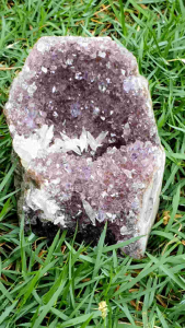 🌹Natural Uruguay Purple Crystal/Amethyst Cluster/Ornaments 378g【Rice Calcite】🌹天然乌拉圭紫水晶镇/紫晶簇/公司招财消磁原石摆件378克【米粒方解石】