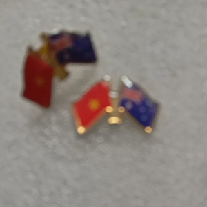 Huy hiệu cài áo lá cờ Việt Nam - Úc pin cài áo quà tặng Vietnam - Australia