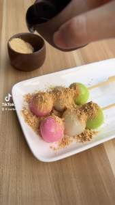 3 สี Hanami Dango 2 ไม้ นุ่มๆ เนื้อหนึบๆ พร้อมท๊อปปิ้ง เซียนแป้ง