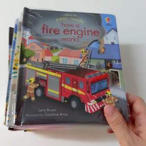 New! หนังสืออ่านก่อนนอน หนังสือฝึกภาษา หนังสือสามมิติ นิทานภาพเด้ง Peep inside หนังสือนิทานภาษาอังกฤษ หนังสืออัสบอร์นเน่ หนังสือภาษาอังกฤษ