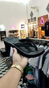 Sandal pria Bonus Kaos Sandal Gunung Premium