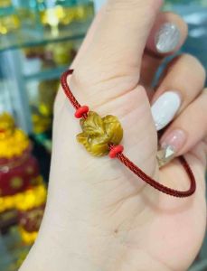 Vòng ray hồ ly chúa 9 đuôi ôm hoa may mắn tình duyên