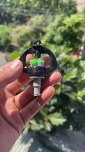 Combo 100 Béc Tưới Kiểu Úc Chân 8-10 Ly Điều Chỉnh Được Bán Kính Tưới Trong Hệ Thống Tưới Tự Động