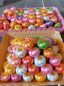 เหรียญโปรยทานลูกพลับขอบทองตัวเปล่า แพ็ค 50 ชิ้น