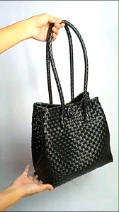 TAS ANYAMAN JALI PREMIUM MINOLEA SIZE M HITAM TAS WANITA