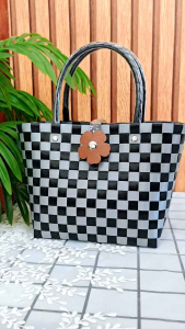 YOU D.I.Y. กระเป๋าสานสวยๆ(สีเทา)กระเป๋าสานพลาสติก กระเป๋าคล้องแขน กระเป๋าถือใบเล็ก กระดุมแม่เหล็ก ใส่ของจุกจิก เป็นของขวัญของฝากได้จ้า