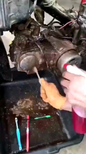 น้ำยาล้างคราบน้ำมันน้ำยาล้างห้อง​เครื่อง​ยนต์​ไม่กัดสีรถไม่กัดซีลยาง