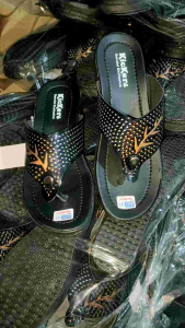 Sandal Wedges Wanita: Pilihan Terbaik untuk Sandal Hak & Ibu Lebaran