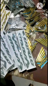 Satu Set Emblem 3D VARIO Plus WINGS Chrome