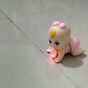 mainan bayi botol susu merangkak lucu ada musiknya papa mama/mainan boneka lucu+botol susu