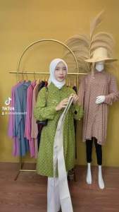 TUNIK FISSA POLKADOT BAHAN KATUN RAYON TEBAL MODEL TUNIK OVERSIZE FULL KANCING AKTIF.