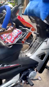 Ghế tựa vòng inox đi xe Số cho bé