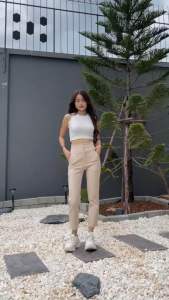 กางเกงขายาวเอวสูง ผ้าดับเบิ้ล แต่งกระดุมปั๊ม 2 เม็ด แทนตะขอ ผ้ายืด ใส่สบาย กระชับ ใส่ทำงาน เที่ยว ชิว แมตได้กับเสื้อทุกแบบ ใส่ได้ทุกโอกาส