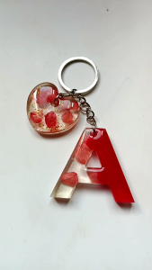 Gantungan Kunci Custom Huruf Flowers dengan Resin Art Transparan