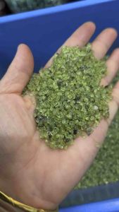 หินหลายสี 1-5 มิล 100 กรัม พร็อพถ่ายรูป เครื่องประดับ ตู้ปลา ต้นไม้ ใส่น้ำพุ วัตถุมงคล เศษหิน เศษพลอย แคคตัส ปลุกเสก