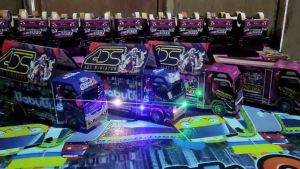 MAINAN ANAK MINIATUR TRUK OLENG ONE PIECE BERVARIASI LAMPU DAN TERPAL