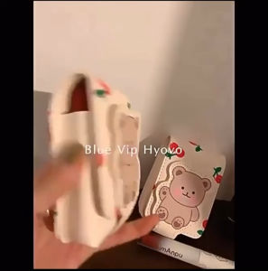 Mini Cosmetic Bag Cute Bear Lipstick Bag With Mirror Cardholder Korean Style 小熊口红包带镜子Pu Leather Print Makeup Bag Travel Mini Storage Bag Mini Wallet