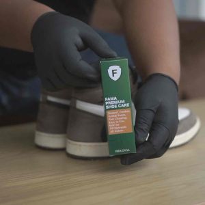 Fama Shoe Care - Parfum Sepatu 1 Liter - Bonus Botol Spray - Pewangi Sepatu - Pengharum Sepatu - Fama Shoes Cleaner - Shoe Cleaner