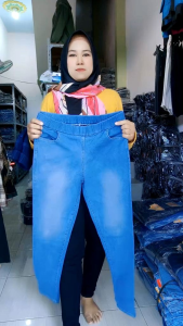 Celana Jeans Jumbo Karet Wanita Terbaru Viral 2025: Fashion Kekinian Pinggang Karet