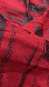 Vải Linen lụa màu đỏ họa tiết mềm rũ dày vừa co giãn nhẹ(khổ 1m5)may đầm váyáo kiểu set đồ thời trang