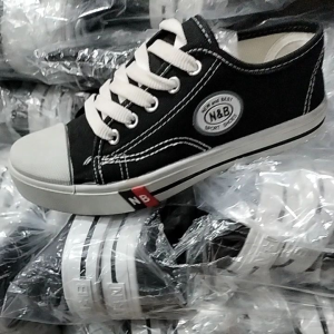 SEPATU SEKOLAH NB TALI PENDEK HITAM PUTIH