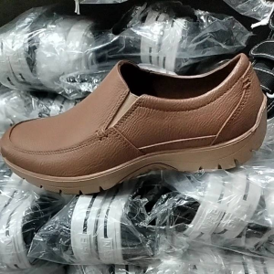 Sepatu Karet Pria 4TT 578 Coklat Tua Karet Lentur Tidak Mudah Sobek