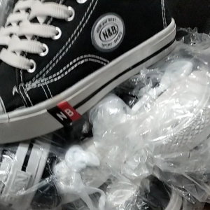 Sepatu N.B Hitam Putih Pendek SD/SMP/SMA: Bahan Kanvas Nyaman di Kaki