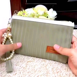 Handbag Tas Pouch Bag Wanita Dengan Bahan Anti Air Asesoris Tebal Clutches
