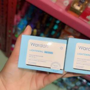 Wardah Lightening Cream Day and Night Mangkok Ukuran 30 gr Pelembab Moisturizer Wajah