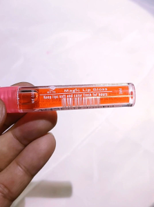 Magic Lip Gloss is a lip gloss for cracked lips due to dryness if you like your lips to look wet Magic Lip Gloss is good for you