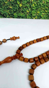tasbih kayu raja merah Agathis motif marjan
