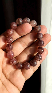 🍒 สร้อยหิน เชอรี่ควอตซ์ สีหวานเนื้อสวยใส ใส่สบายน่ารักๆ เหมาะกับทุกคน   ( Cherry Quartz )  ✨  🌿 ขนาดลูกปัด 11.5 มม.  🌿 ขนาดข้อมือ 16 ซม.  🌿 น้ำหนัก 37 กรัม  🎥 มี VDO สวยๆให้ชมกันครับ