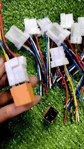 com bo 10 rắc cắm rơ le nhỏ 4 chân+5 chân tiện dụng( trắng hoặc đen)