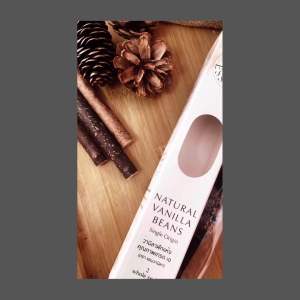 วานิลาบ่มกลิ่นแพ็ค2ฝัก ใหญ่ฉ่ำๆ เมล็ดเต็มๆ หอมทะลุกล่อง มีอ.ย และ OTOP การันตี เอสเซนต์แบรนด์  สวยหรู เก๋เหมาะเป็นของฝากคอเบเกอรี่ ไอศครีม ชากาแฟเครื่องดื่มร้อนเย็นได้หมด