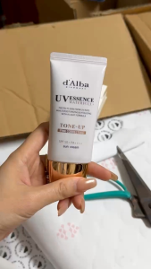 Kem Chống Nắng Dalba Cấp Ẩm Nâng Tone Rạng Rỡ 30H Spf50+/Pa++++ 50ML