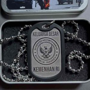 Kalung Kemenhan Pria: Aksesoris Kemhan yang Tepat