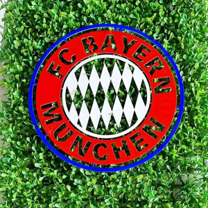 โลโก้บาเยิร์นมิวนิค BAYERN MUNCHEN ขนาดสเกล 30 * 30 เซนติเมตรเหล็กหนา 2 มิลลิเมตร น้ำหนัก 1 กิโลกรัมพ่นสี 2K สีพ่นรถยนต์ภายนอกสวยงามคงทนไม่รอดไม่รอดไม่เป็นสนิม ติดตั้งได้ทั้งภายนอกภายในอาคารบ้านเรือนทนแดดทนฝน