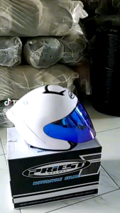 Helm Half Face Priest Kairoz vs NJS Kairoz Gift Shargon R-Six